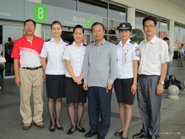 学校领导在厦门国际航空港走访毕业生