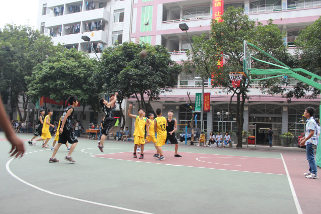 校园篮球比赛报道 - 广西商贸技工学校