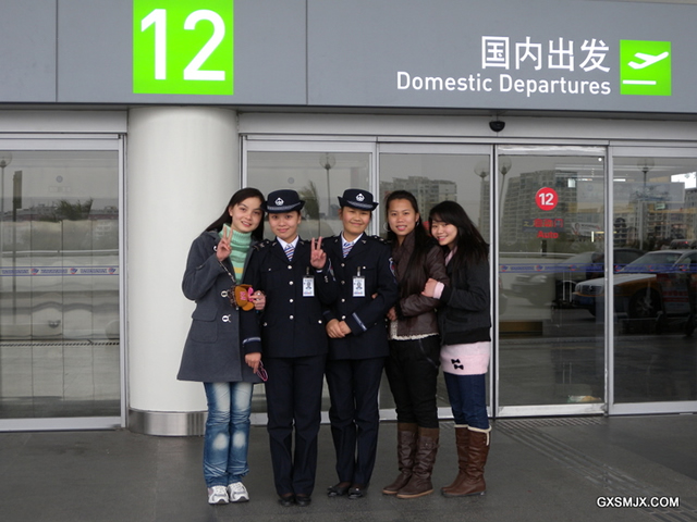 在夏门国际航空港的实习生