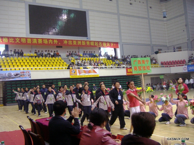 我校代表队在开幕式上
