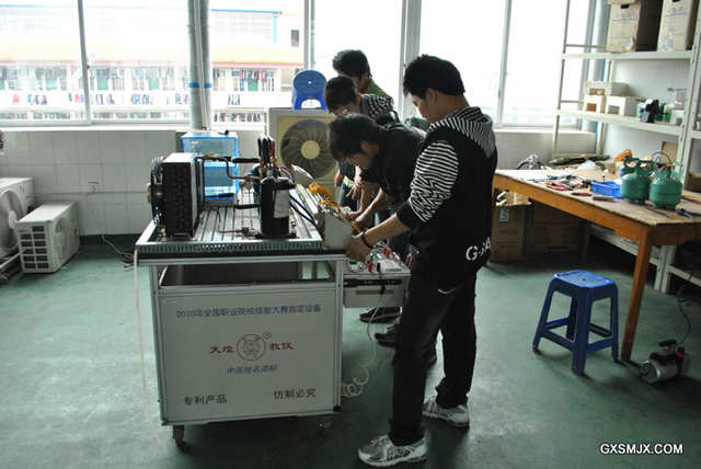 制冷设备模拟实训间