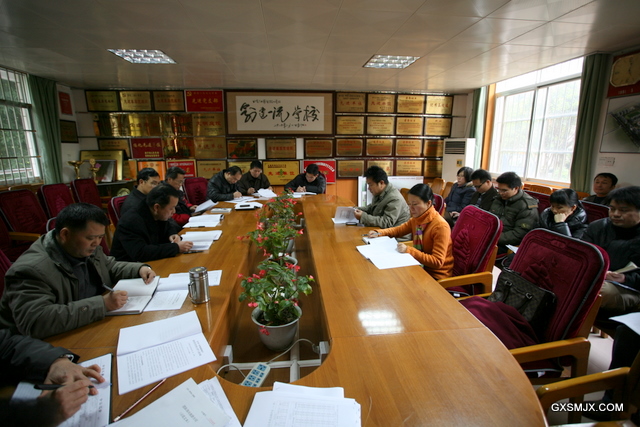 2011年学校党政领导班子民主生活会如期召开
