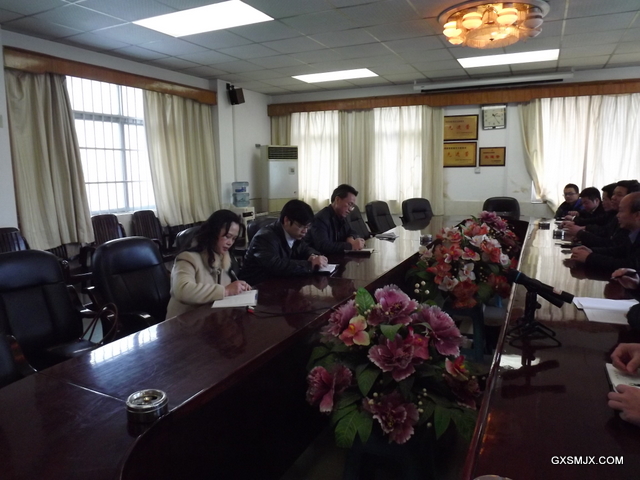 我校领导、老师听取交通技师学院的经验介绍