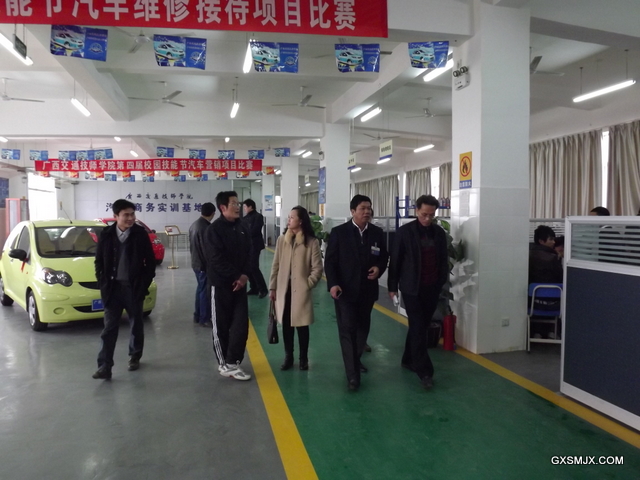 我校领导、老师到广西交通技师学院汽车营销实训基地观摩学习