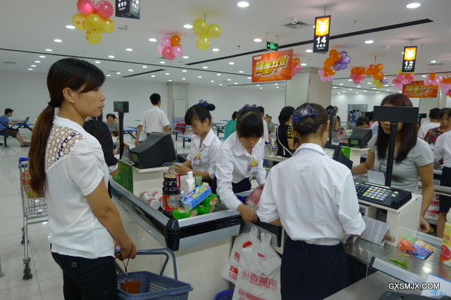 同学们适应岗位能力强，已能独立上岗操作