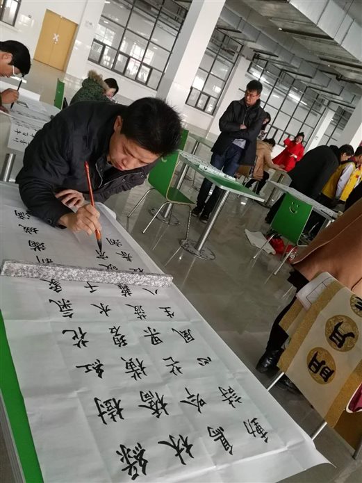 C:UsersAdministratorDesktop学校参加区技工院校啦啦操和书画比赛报道唐祖红老师在比赛中（书法） (2).jpg