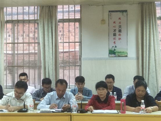 G:技能竞赛全区职业技能竞赛8年区技能比赛8年广西职业院校职业技能大赛总结座谈会资料图片黄助理发言2.jpg