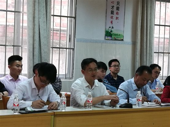 G:技能竞赛全区职业技能竞赛8年区技能比赛8年广西职业院校职业技能大赛总结座谈会资料图片教务科科长区军华老师主持会议.jpg