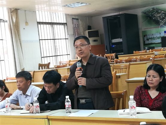 G:技能竞赛全区职业技能竞赛8年区技能比赛8年广西职业院校职业技能大赛总结座谈会资料图片“3D”打印项目邓晖老师发言.jpg