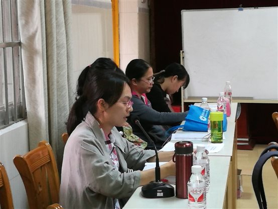 G:技能竞赛全区职业技能竞赛8年区技能比赛8年广西职业院校职业技能大赛总结座谈会资料图片机电一体化梁雪英老师发言.jpg
