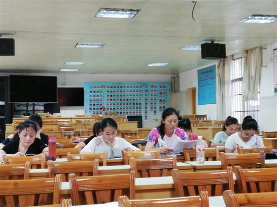 第一党支部集中开展2018年第二专题党员干部