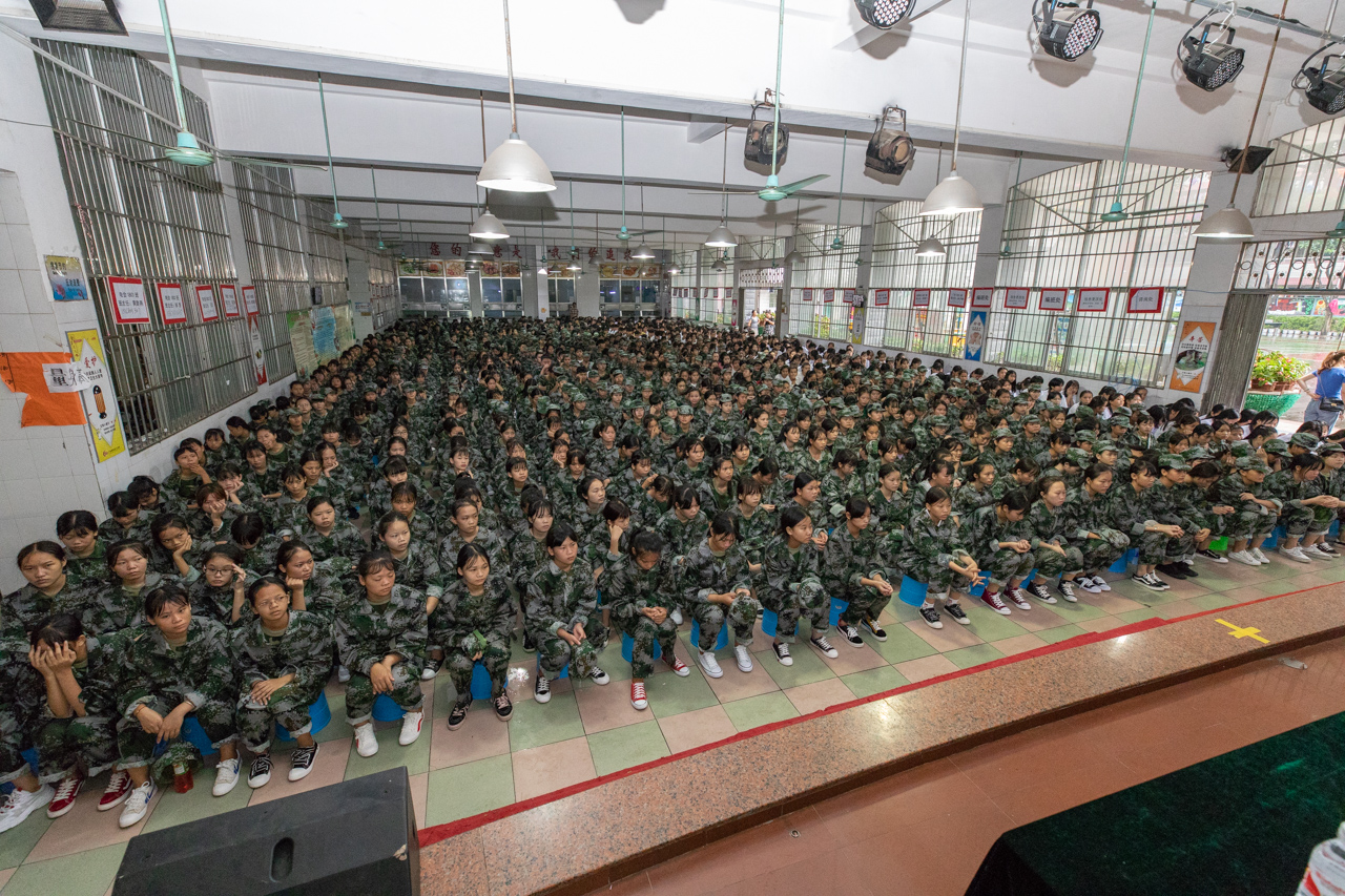 因下雨转到礼堂开动员会.jpg