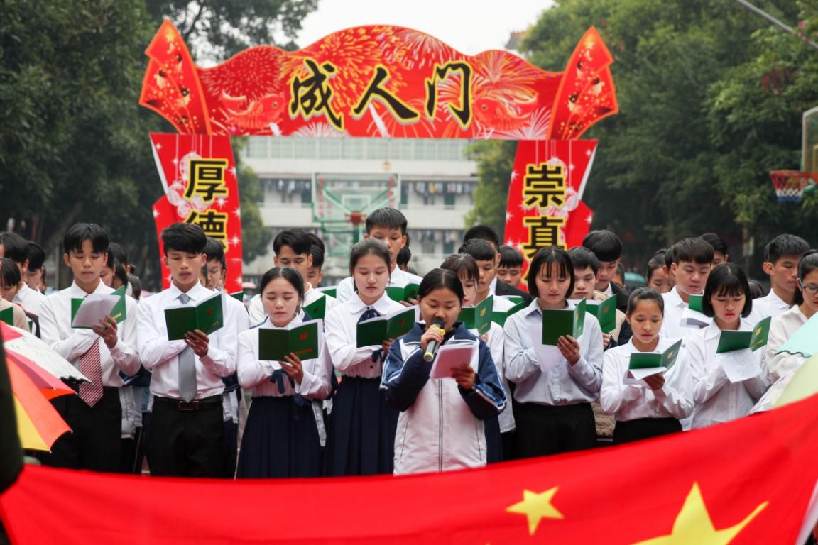 6书法比赛选手与指导老师合影.jpg
