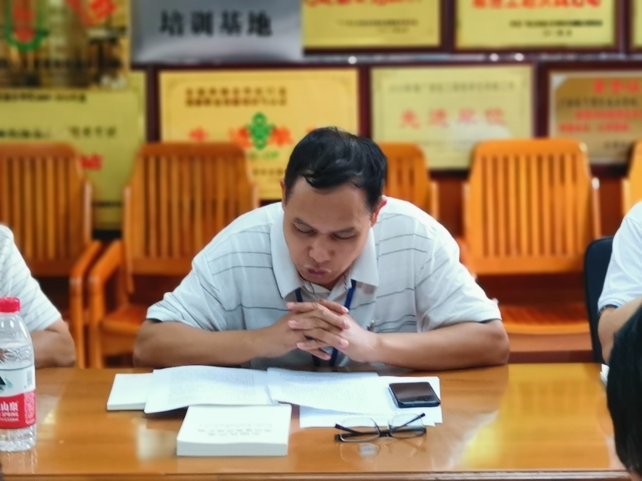 2.学校党委委员、副校长邓坚雄同志谈心得体会.jpg