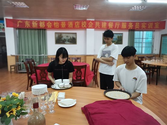 C:\Users\Administrator\Desktop\20210221明阳校区技能训练动员\备赛\酒店接待1.jpg