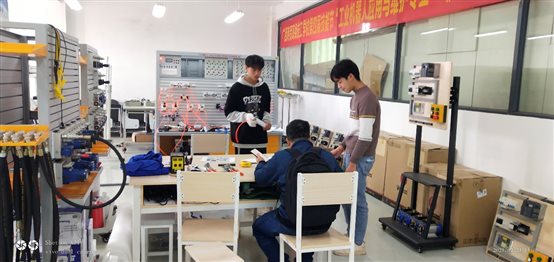 C:\Users\Administrator\Desktop\20210221明阳校区技能训练动员\备赛\液压与气动系统装调与维护.jpg