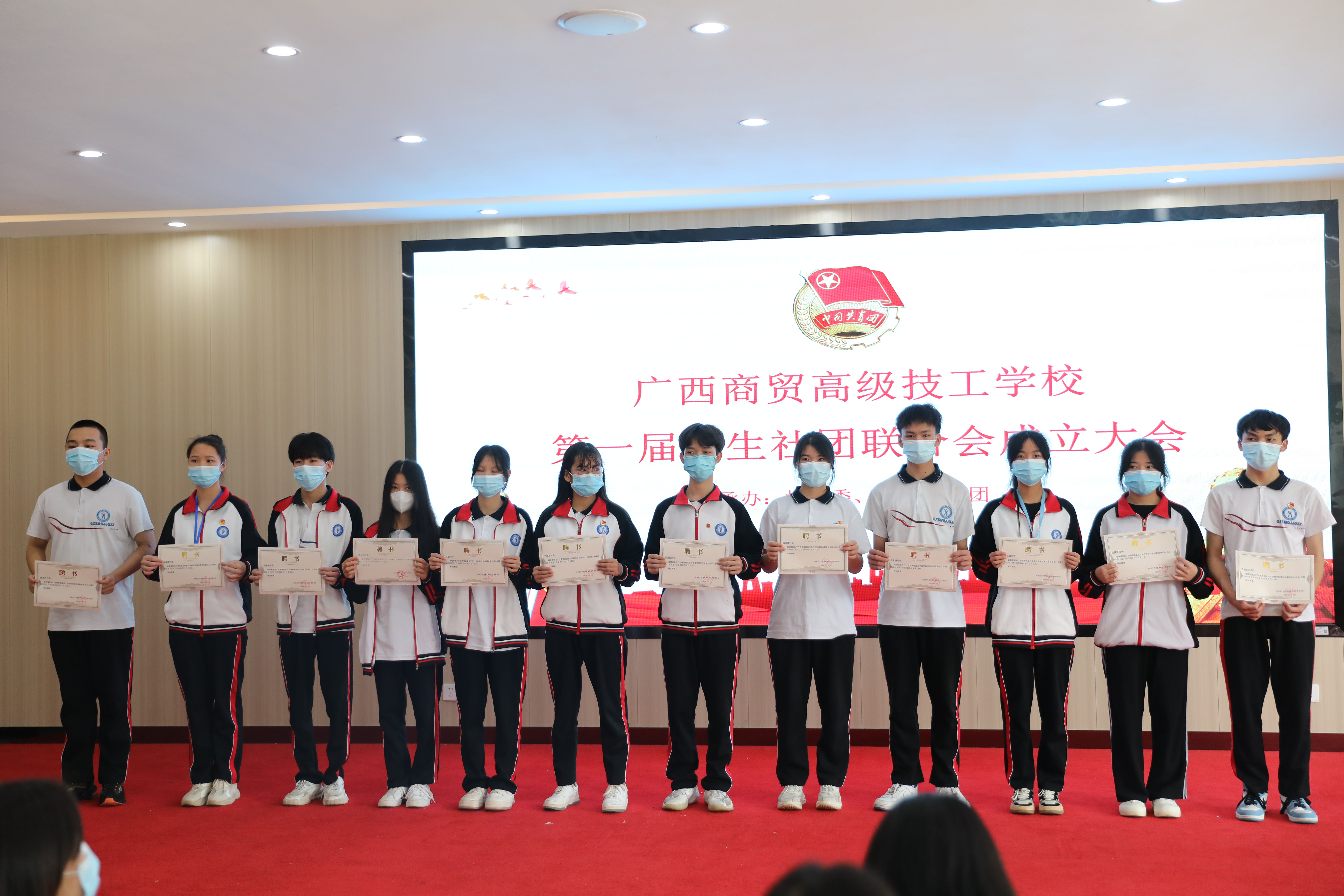 10社团学生代表合影（明阳）.JPG