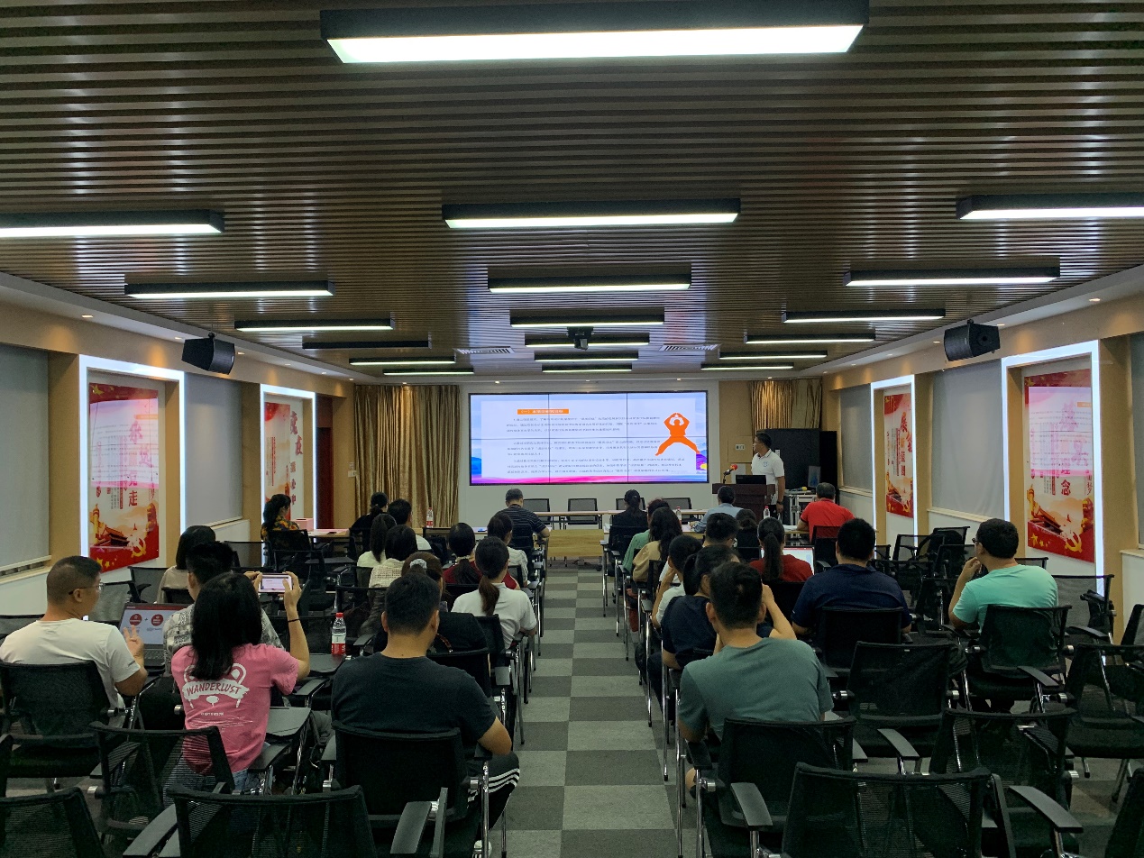 餐厅里的人们

低可信度描述已自动生成